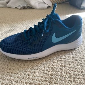 Nike women’s Lunarlon sneakers